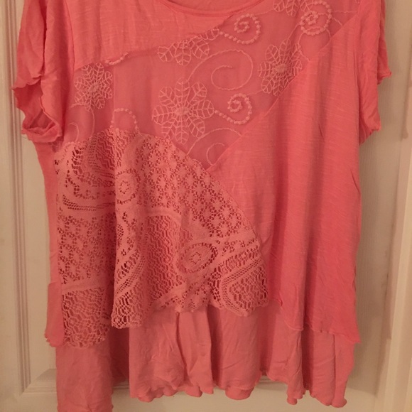 Peach top. Short sleeves. Layered look. - Picture 2 of 5